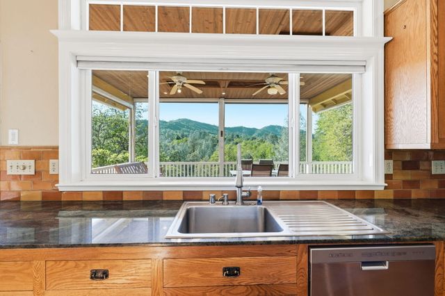 15725 Horseless Carriage Drive, Redding, CA 96001