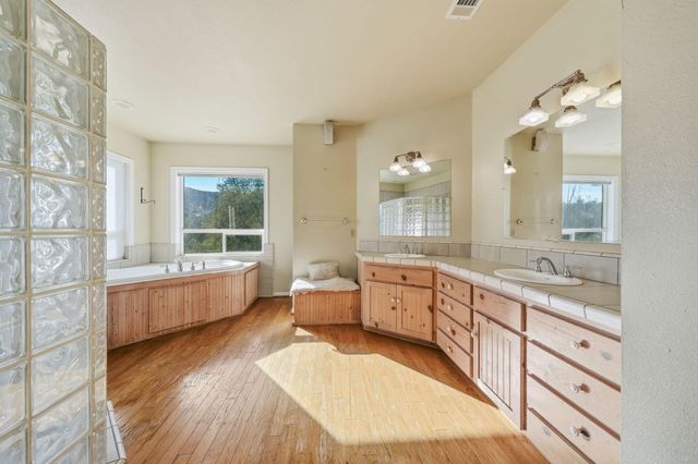 15725 Horseless Carriage Drive, Redding, CA 96001