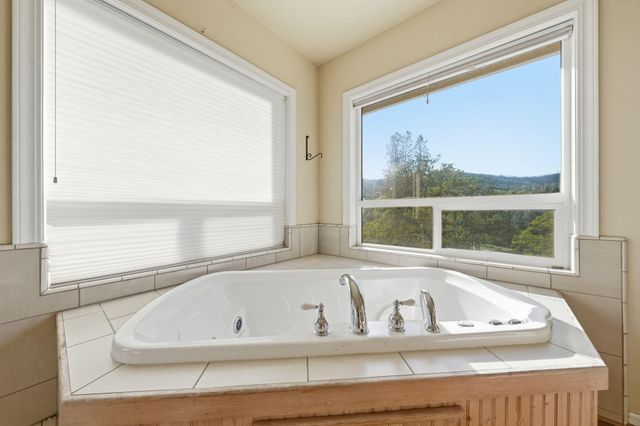 15725 Horseless Carriage Drive, Redding, CA 96001