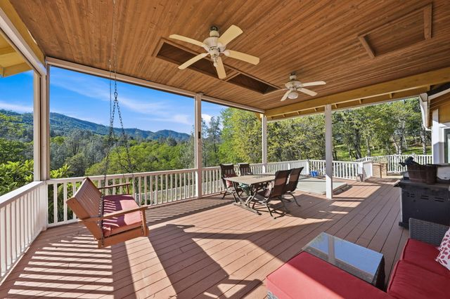 15725 Horseless Carriage Drive, Redding, CA 96001