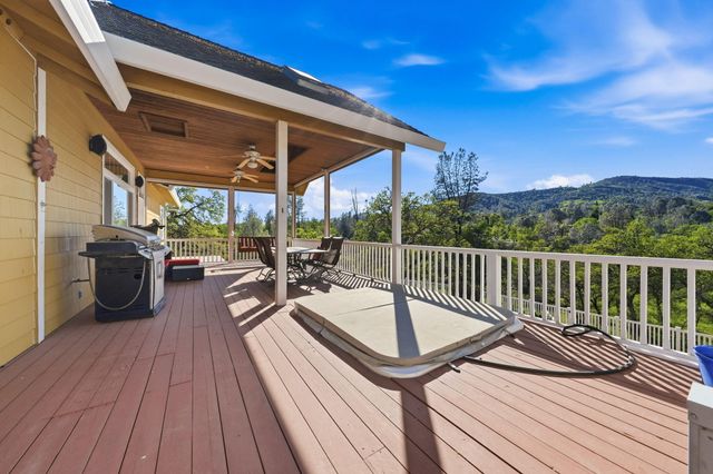 15725 Horseless Carriage Drive, Redding, CA 96001