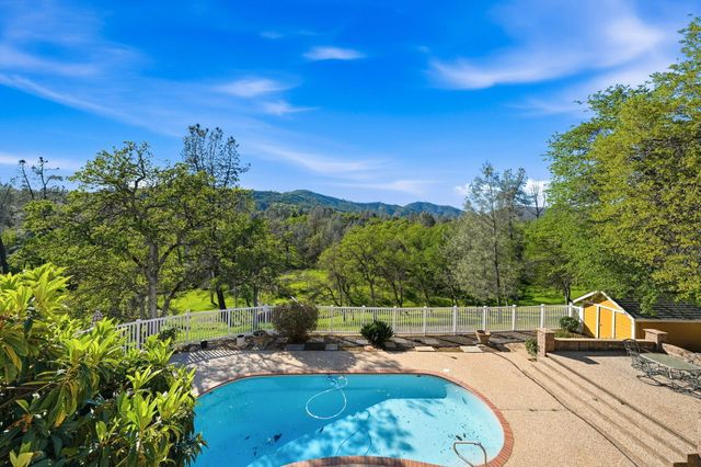15725 Horseless Carriage Drive, Redding, CA 96001