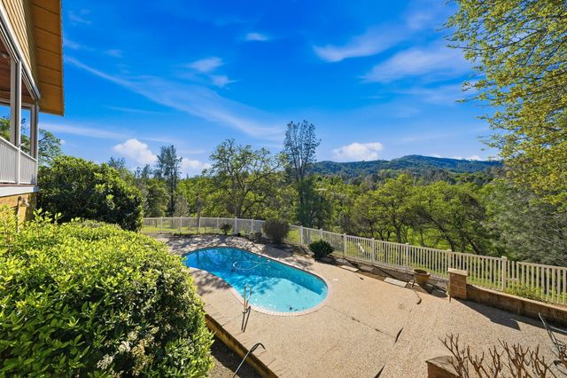 15725 Horseless Carriage Drive, Redding, CA 96001