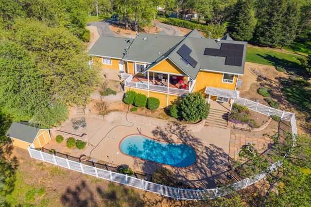 15725 Horseless Carriage Drive, Redding, CA 96001