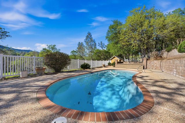 15725 Horseless Carriage Drive, Redding, CA 96001