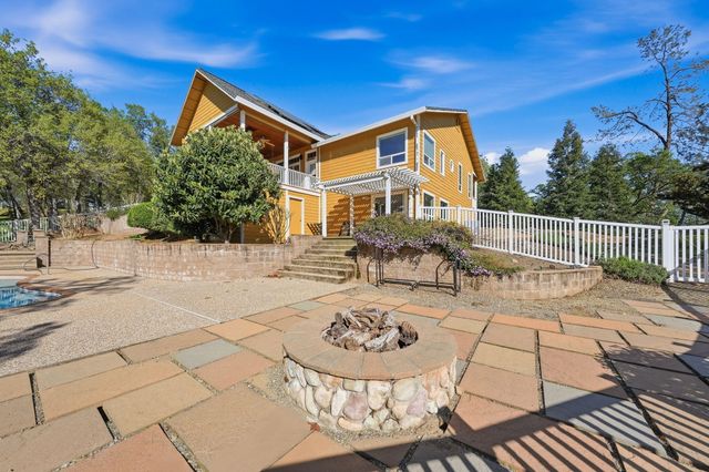 15725 Horseless Carriage Drive, Redding, CA 96001