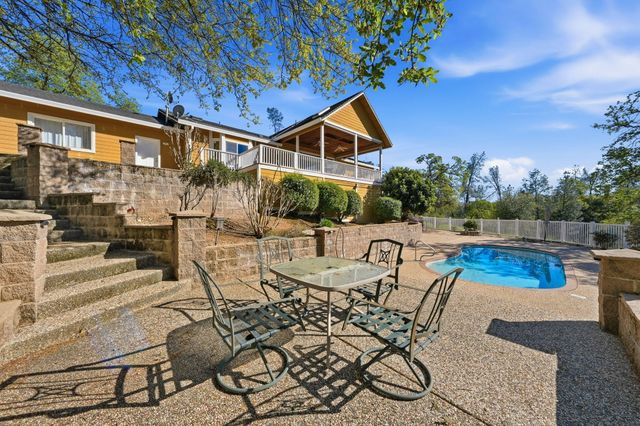 15725 Horseless Carriage Drive, Redding, CA 96001