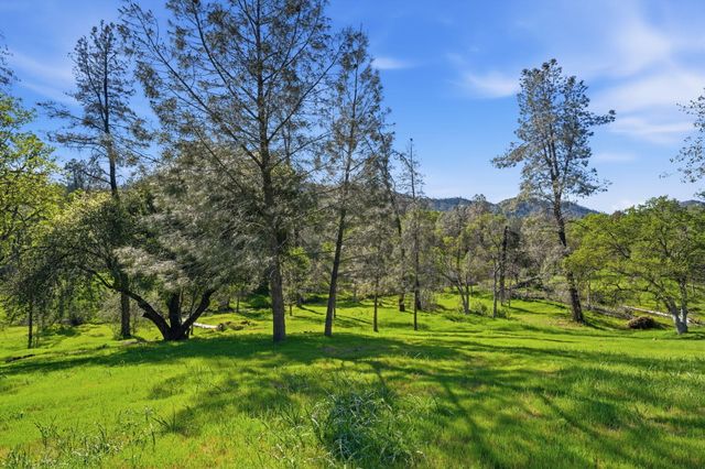 15725 Horseless Carriage Drive, Redding, CA 96001