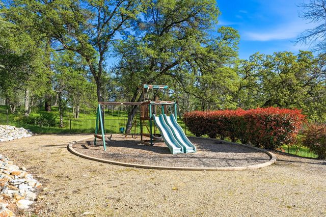 15725 Horseless Carriage Drive, Redding, CA 96001