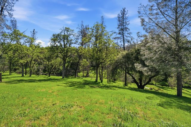 15725 Horseless Carriage Drive, Redding, CA 96001
