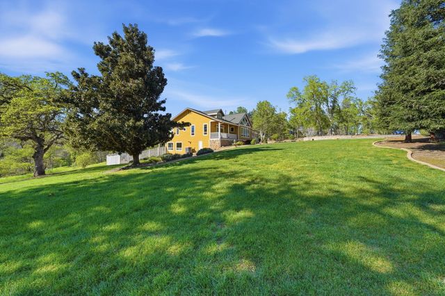 15725 Horseless Carriage Drive, Redding, CA 96001