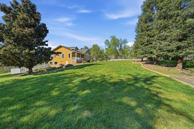 15725 Horseless Carriage Drive, Redding, CA 96001