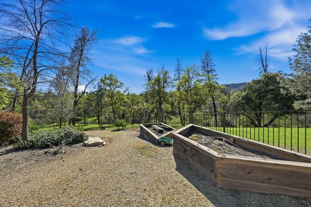 15725 Horseless Carriage Drive, Redding, CA 96001