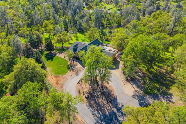 15725 Horseless Carriage Drive, Redding, CA 96001