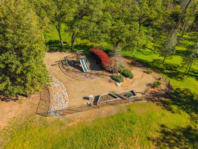 15725 Horseless Carriage Drive, Redding, CA 96001