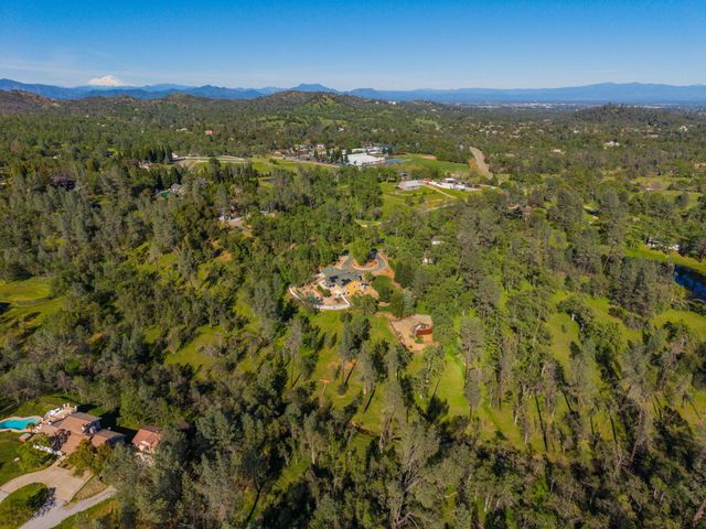 15725 Horseless Carriage Drive, Redding, CA 96001