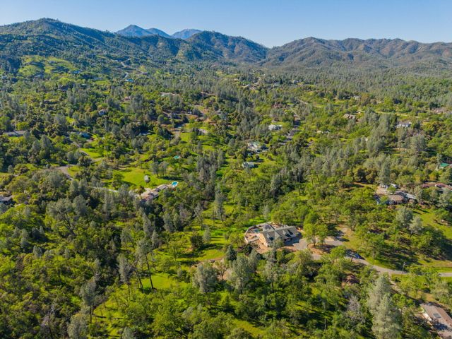 15725 Horseless Carriage Drive, Redding, CA 96001