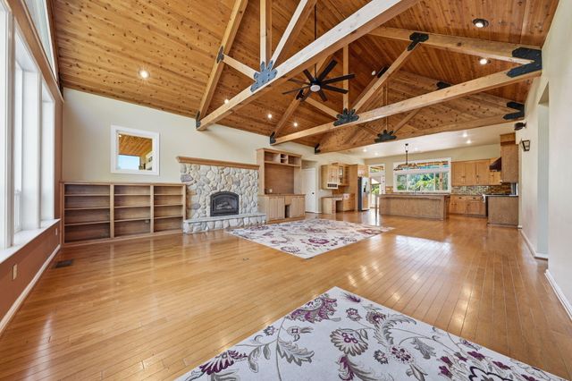 15725 Horseless Carriage Drive, Redding, CA 96001