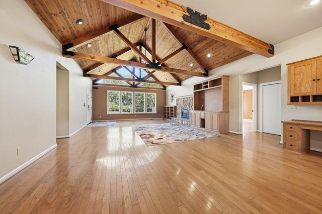 15725 Horseless Carriage Drive, Redding, CA 96001