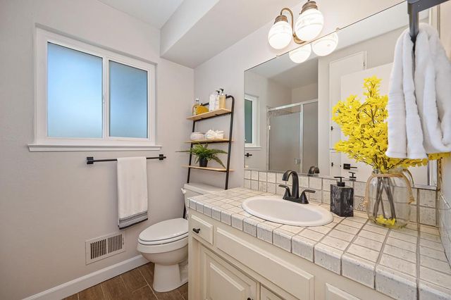 832 Piccadilly Cir, Sacramento, CA 95864