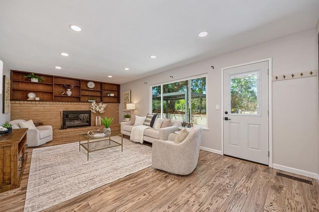 832 Piccadilly Cir, Sacramento, CA 95864