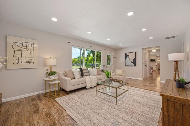 832 Piccadilly Cir, Sacramento, CA 95864