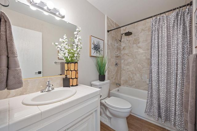 832 Piccadilly Cir, Sacramento, CA 95864