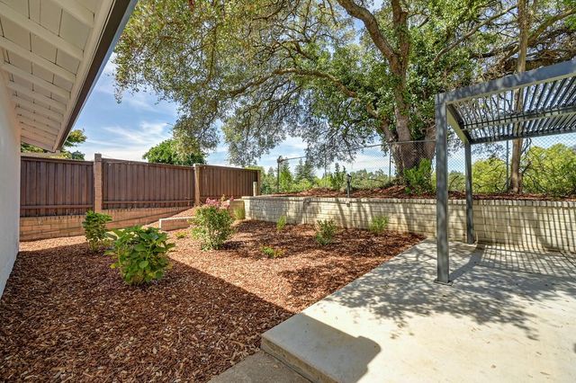 832 Piccadilly Cir, Sacramento, CA 95864