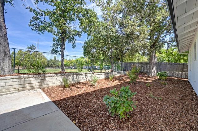 832 Piccadilly Cir, Sacramento, CA 95864