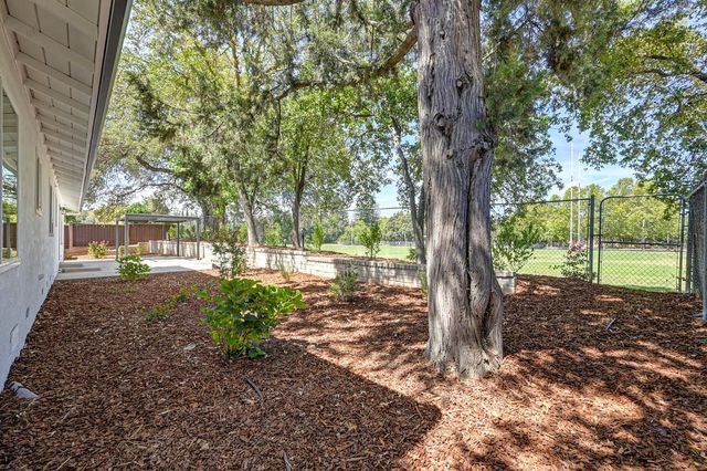 832 Piccadilly Cir, Sacramento, CA 95864