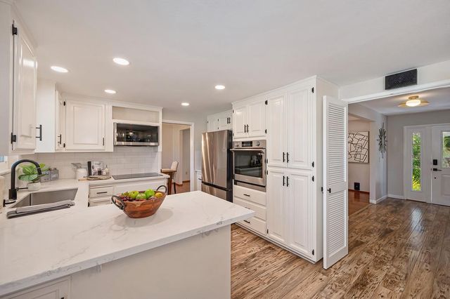 832 Piccadilly Cir, Sacramento, CA 95864