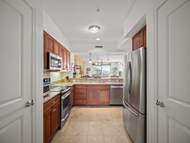 28 Hauwahine Ln Apt 203, Kihei, HI 96753