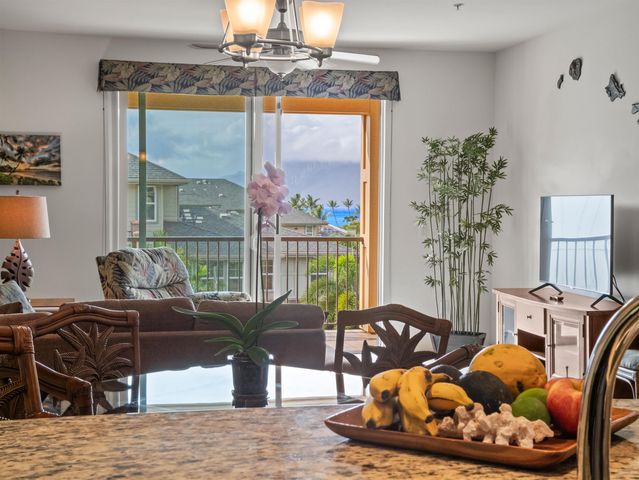 28 Hauwahine Ln Apt 203, Kihei, HI 96753
