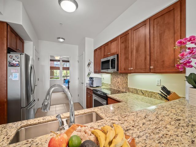 28 Hauwahine Ln Apt 203, Kihei, HI 96753