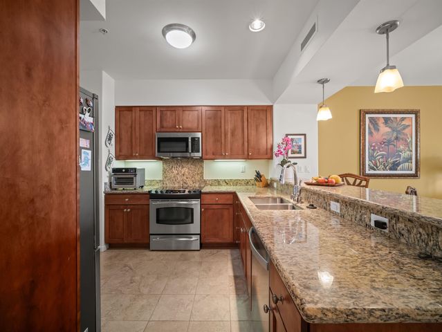 28 Hauwahine Ln Apt 203, Kihei, HI 96753
