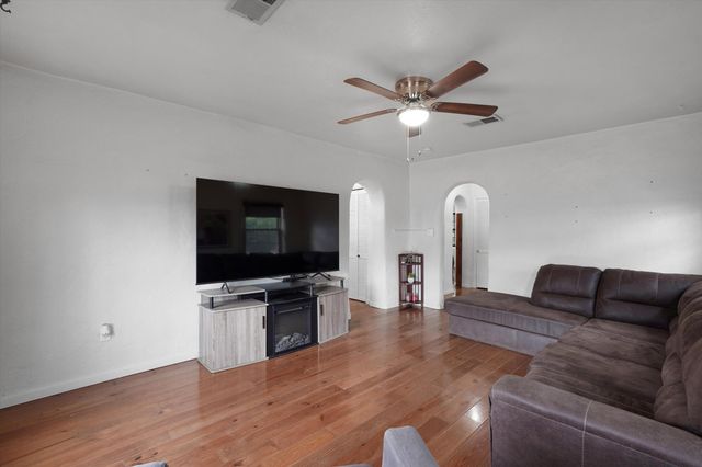 424 S Third Street, Belen, NM 87002