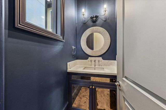 2103 Argonne Street B, Houston, TX 77019