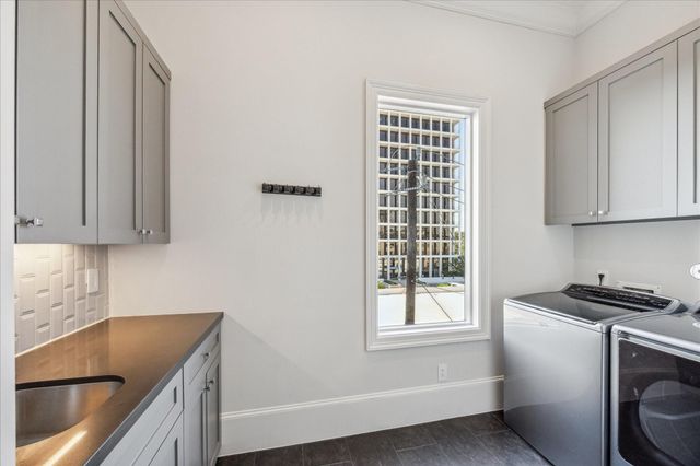 2103 Argonne Street B, Houston, TX 77019