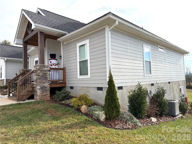 77 Horizon Way, Alexander, NC 28701