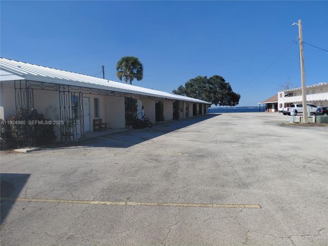 1001 LAKEVIEW DRIVE, Sebring, FL 33870