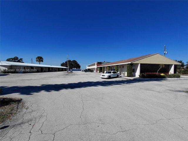 1001 LAKEVIEW DRIVE, Sebring, FL 33870