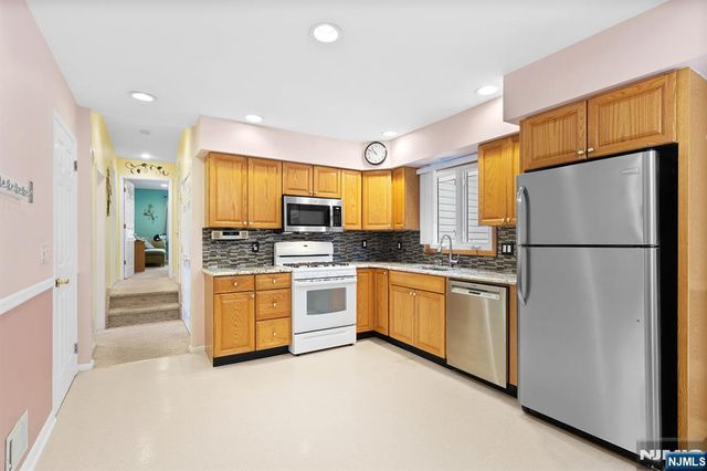 180 Rafkind Road, Bloomingdale, NJ 07403