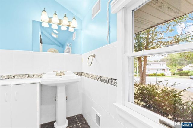 180 Rafkind Road, Bloomingdale, NJ 07403