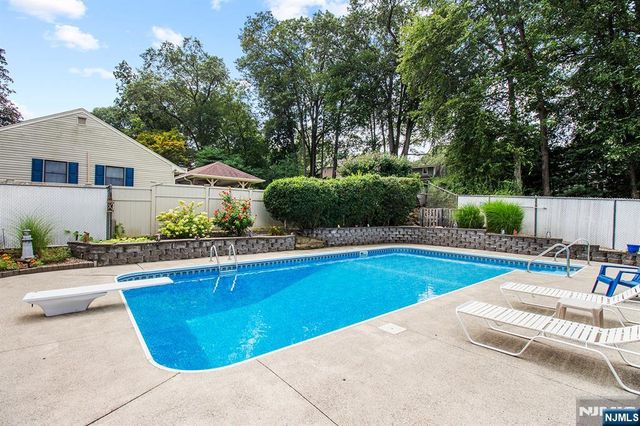 180 Rafkind Road, Bloomingdale, NJ 07403