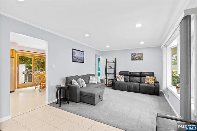 180 Rafkind Road, Bloomingdale, NJ 07403