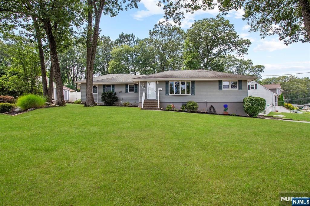 180 Rafkind Road, Bloomingdale, NJ 07403