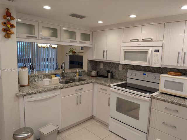 9030 SW 125th Ave E206, Miami, FL 33186