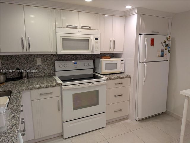 9030 SW 125th Ave E206, Miami, FL 33186