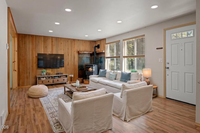 16324 Blacktail Lane, Bend, OR 97707