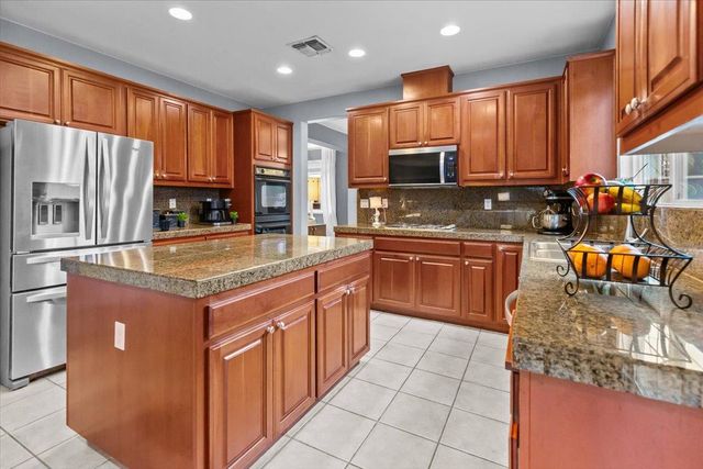 1242 Tulloch Dr, Tracy, CA 95304